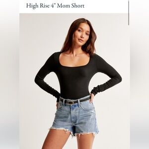 High Rise 4” Mom Short. Abercrombie